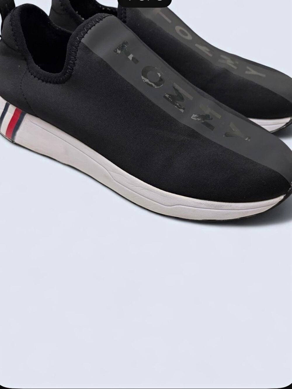 Tommy Hilfiger Warizel 8 women’s Black/White Low Top Slip-On Textile Sneakers